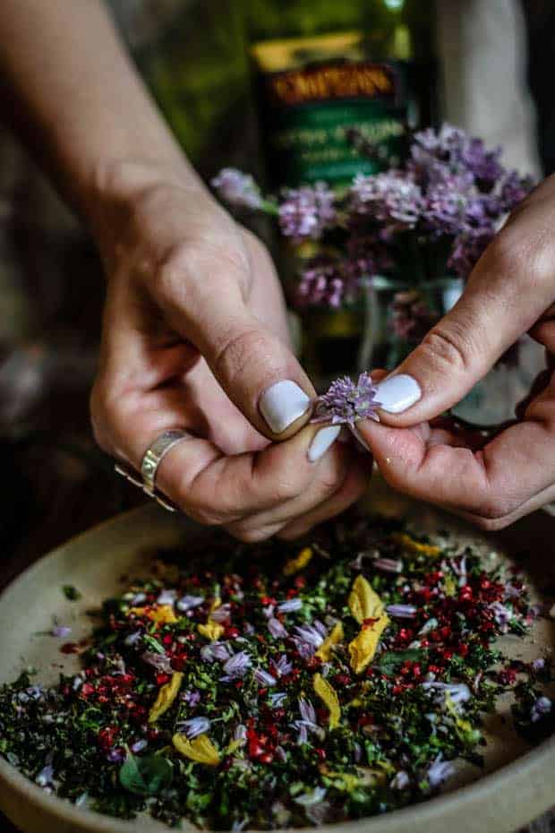 Adicione cor e beleza à mesa com as flores alimentícias